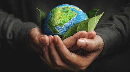 planète dans feuille écologie